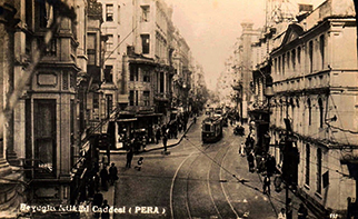 Ist&yacute;klal Caddesi antigua...